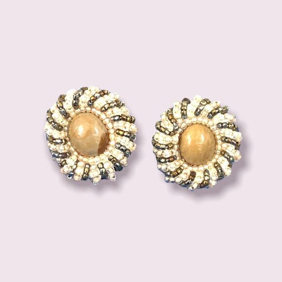 Hand beaded Beige agate pink green ab glass bead round pierced earrings - Picture 9 of 13